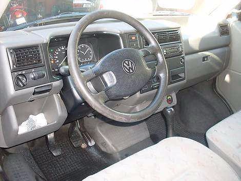 VOLKSWAGEN EUROVAN 2.4 8V 1999/1999 SCHAEFER AUTOMÓVEIS TEUTÔNIA / Carros no Vale