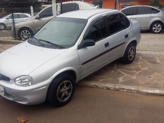 Usado Novo: Corsa ainda é carro para o dia a dia