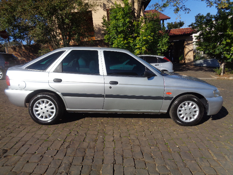 FORD ESCORT 1.8 GL 16V 1998/1998 COMPLETO VEÍCULOS GUAPORÉ / Carros no Vale