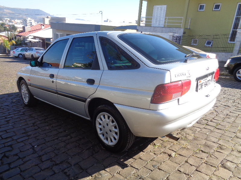 FORD ESCORT 1.8 GL 16V 1998/1998 COMPLETO VEÍCULOS GUAPORÉ / Carros no Vale