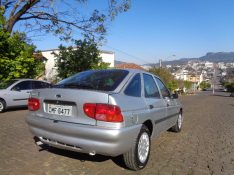 FORD ESCORT 1.8 GL 16V 1998/1998 COMPLETO VEÍCULOS GUAPORÉ / Carros no Vale