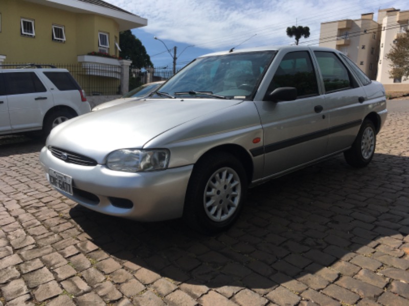 FORD ESCORT 1.8 GL 16V 1998/1998 COMPLETO VEÍCULOS GUAPORÉ / Carros no Vale