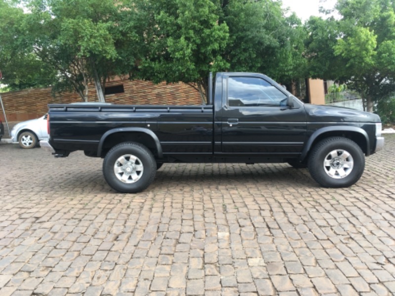 NISSAN PATHFINDER 2.5 SE 4X4 - 1995