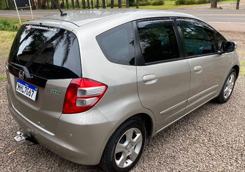 Honda FIT LX 1.4 2010 CENTRO AUTOMÓVEIS TEUTÔNIA / Carros no Vale