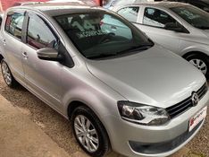 Volkswagen FOX 1.0 2014 CENTRO AUTOMÓVEIS TEUTÔNIA / Carros no Vale