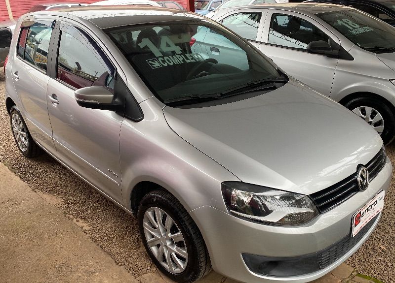 Volkswagen FOX 1.0 2014 CENTRO AUTOMÓVEIS TEUTÔNIA / Carros no Vale