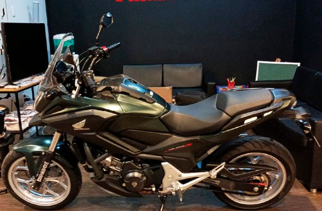 HONDA NC 750X VERDE 2020/2020 VALECROSS HONDA DREAM LAJEADO / Carros no Vale