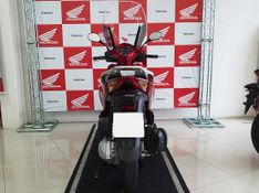 HONDA SH 300I VERMELHA 2018/2018 VALECROSS HONDA DREAM LAJEADO / Carros no Vale