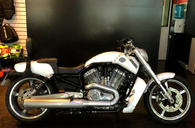 HARLEY DAVIDSON VRSCF BRANCA 2012/2013 VALECROSS HONDA DREAM LAJEADO / Carros no Vale