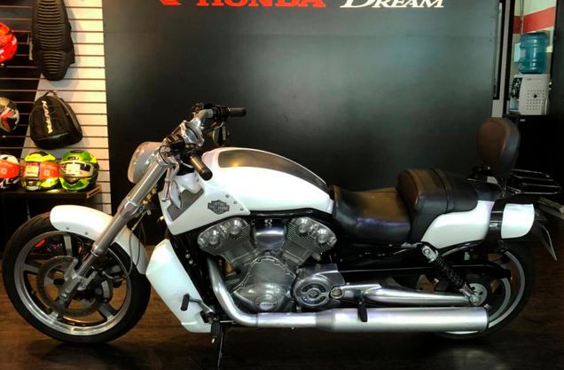 HARLEY DAVIDSON VRSCF BRANCA 2012/2013 VALECROSS HONDA DREAM LAJEADO / Carros no Vale