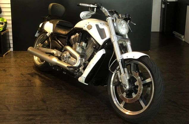 HARLEY DAVIDSON VRSCF BRANCA 2012/2013 VALECROSS HONDA DREAM LAJEADO / Carros no Vale