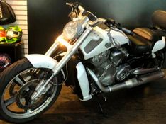 HARLEY DAVIDSON VRSCF BRANCA 2012/2013 VALECROSS HONDA DREAM LAJEADO / Carros no Vale