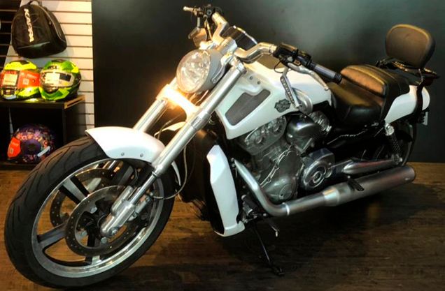 HARLEY DAVIDSON VRSCF BRANCA 2012/2013 VALECROSS HONDA DREAM LAJEADO / Carros no Vale