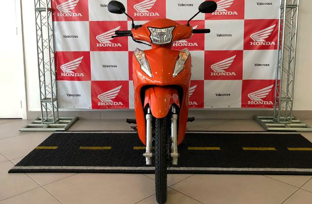 HONDA BIZ 125 LARANJA 2017/2018 VALECROSS HONDA DREAM LAJEADO / Carros no Vale