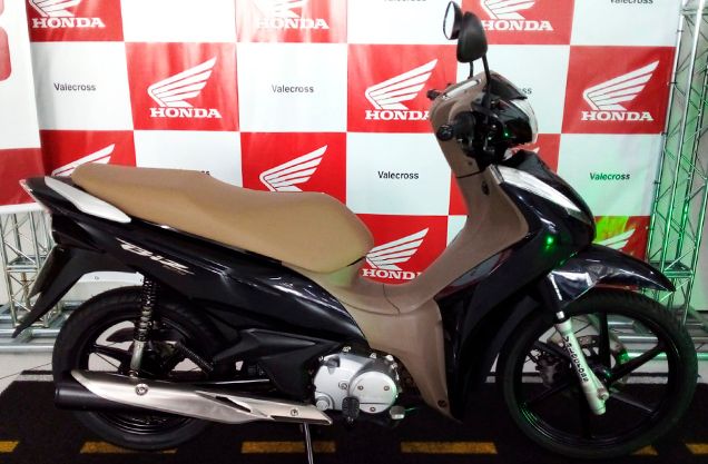 Honda BIZ 125 PRETA 2017/2018 VALECROSS HONDA DREAM LAJEADO / Carros no Vale