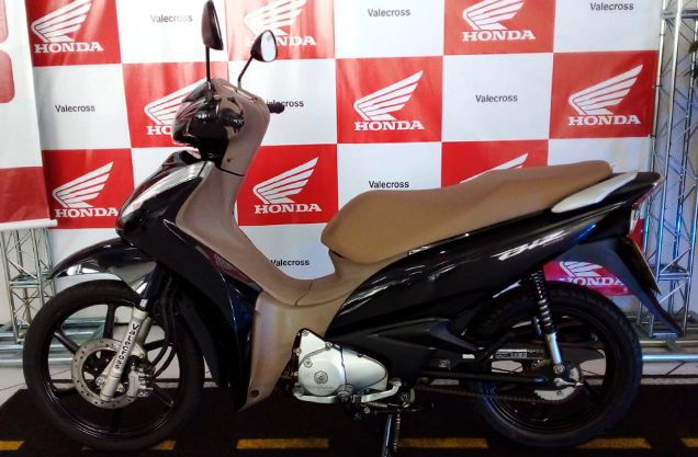 Honda BIZ 125 PRETA 2017/2018 VALECROSS HONDA DREAM LAJEADO / Carros no Vale