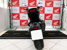 HONDA CB 1000R VERMELHA 2021/2021 VALECROSS HONDA DREAM LAJEADO / Carros no Vale