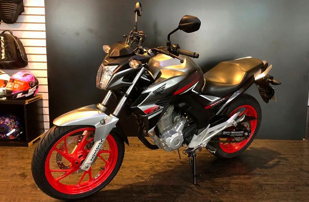 HONDA CB 250F PRATA 2018/2018 VALECROSS HONDA DREAM LAJEADO / Carros no Vale