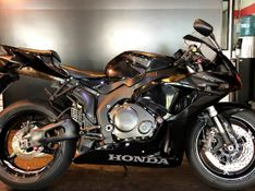 HONDA CBR 1000RR PRETA 2007/2007 VALECROSS HONDA DREAM LAJEADO / Carros no Vale