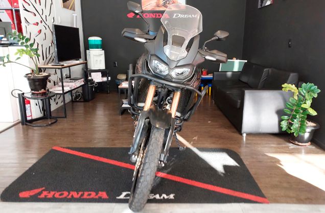 Honda CRF 1000L AFRICA TWIN PRETA 2019/2020 VALECROSS HONDA DREAM LAJEADO / Carros no Vale