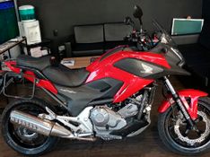 Honda NC 700X VERMELHA 2012/2013 VALECROSS HONDA DREAM LAJEADO / Carros no Vale