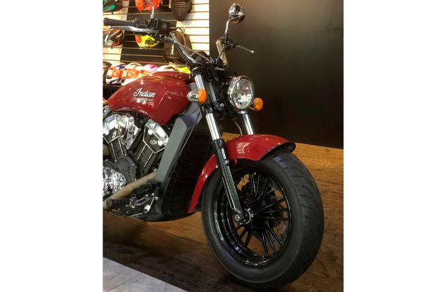 INDIAN SCOUT VERMELHA 2016/2016 VALECROSS HONDA DREAM LAJEADO / Carros no Vale