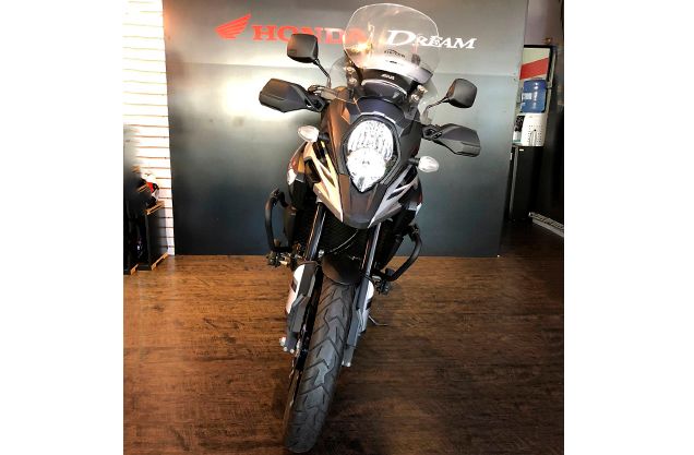 Suzuki DL 1000 XT V-STROM BRANCA 2018/2019 VALECROSS HONDA DREAM LAJEADO / Carros no Vale