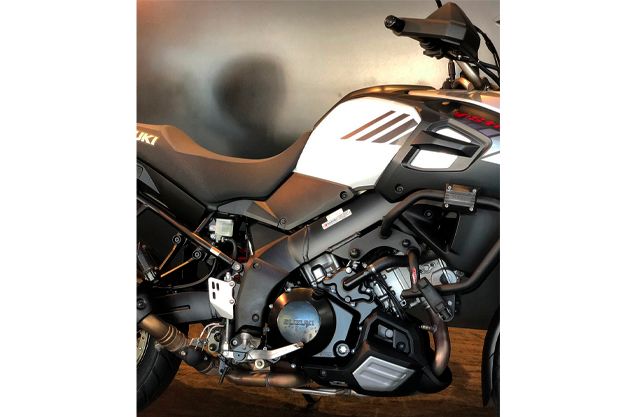 Suzuki DL 1000 XT V-STROM BRANCA 2018/2019 VALECROSS HONDA DREAM LAJEADO / Carros no Vale