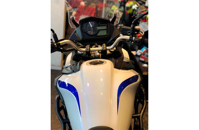 Suzuki DL 650XT V-STROM BRANCA 2019/2020 VALECROSS HONDA DREAM LAJEADO / Carros no Vale