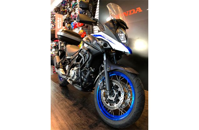 Suzuki DL 650XT V-STROM BRANCA 2019/2020 VALECROSS HONDA DREAM LAJEADO / Carros no Vale