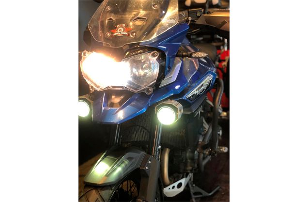 Triumph TIGER 1200 EXPLORER XCA AZUL 2017/2018 VALECROSS HONDA DREAM LAJEADO / Carros no Vale