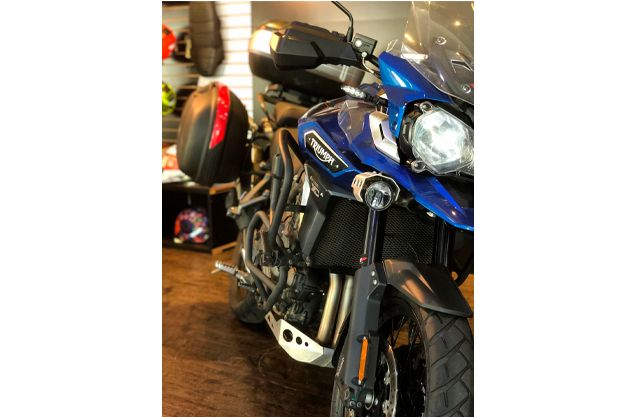 Triumph TIGER 1200 EXPLORER XCA AZUL 2017/2018 VALECROSS HONDA DREAM LAJEADO / Carros no Vale