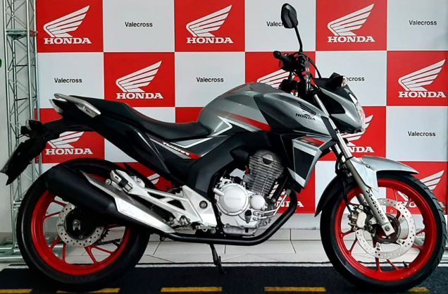 HONDA CB 250F ABS PRATA 2018/2018 VALECROSS HONDA DREAM LAJEADO / Carros no Vale