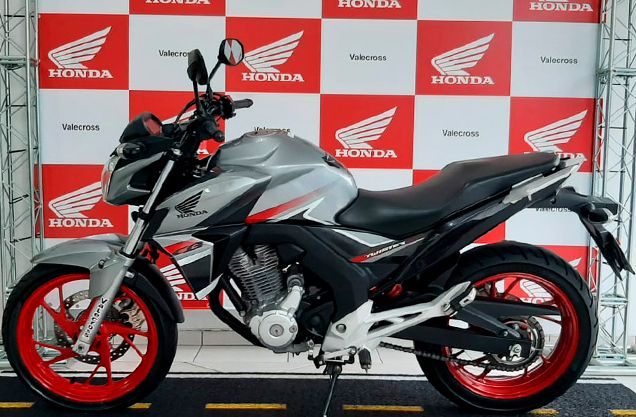 HONDA CB 250F ABS PRATA 2018/2018 VALECROSS HONDA DREAM LAJEADO / Carros no Vale