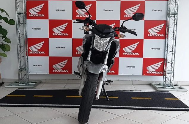 HONDA CB 250F ABS PRATA 2018/2018 VALECROSS HONDA DREAM LAJEADO / Carros no Vale