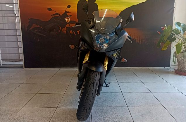 Honda CBR 600F ABS PRETA 2012/2012 VALECROSS HONDA DREAM LAJEADO / Carros no Vale