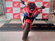 Honda CBR 600RR BRANCA 2010/2010 VALECROSS HONDA DREAM LAJEADO / Carros no Vale