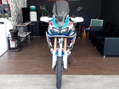 Honda CRF 1000L AFRICA TWIN ADVENTURE SPORTS BRANCA 2019/2020 VALECROSS HONDA DREAM LAJEADO / Carros no Vale