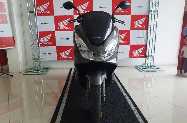 HONDA PCX 150 CINZA 2016/2016 VALECROSS HONDA DREAM LAJEADO / Carros no Vale