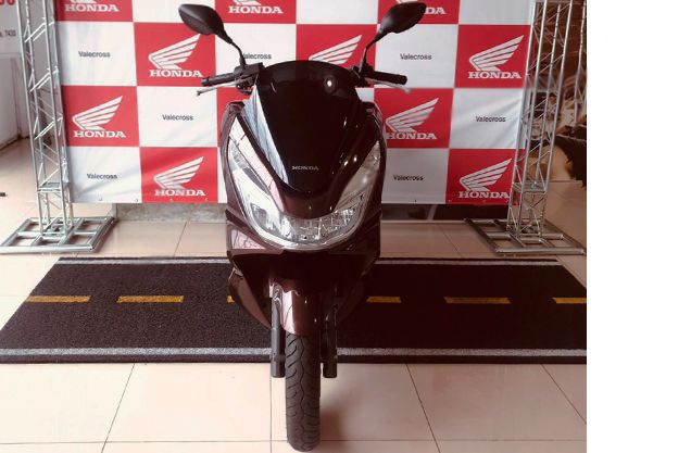 Honda PCX 150 DELUXE MARROM 2018/2018 VALECROSS HONDA DREAM LAJEADO / Carros no Vale