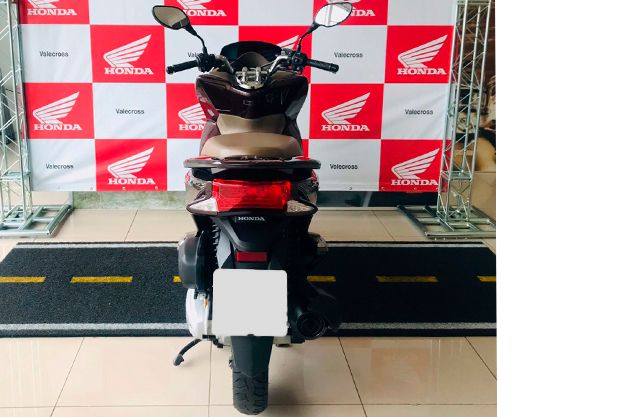 Honda PCX 150 DELUXE MARROM 2018/2018 VALECROSS HONDA DREAM LAJEADO / Carros no Vale