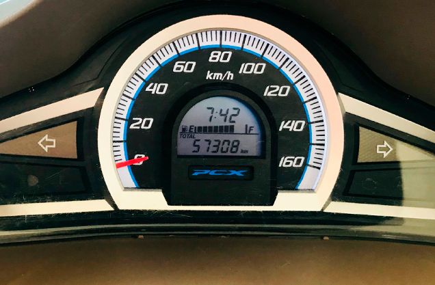 Honda PCX 150 DELUXE MARROM 2018/2018 VALECROSS HONDA DREAM LAJEADO / Carros no Vale