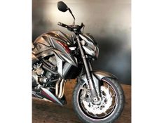 Suzuki GSX-S 750 PRETA 2018/2019 VALECROSS HONDA DREAM LAJEADO / Carros no Vale