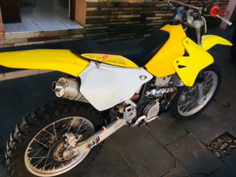 SUZUKI MOTOS DRZ 400 E 2001/2001 COMPLETO VEÍCULOS GUAPORÉ / Carros no Vale