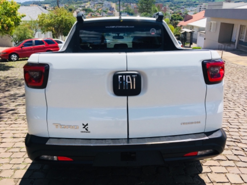 FIAT TORO 2.0 16V TURBO DIESEL FREEDOM MANUAL 2017/2018 COMPLETO VEÍCULOS GUAPORÉ / Carros no Vale