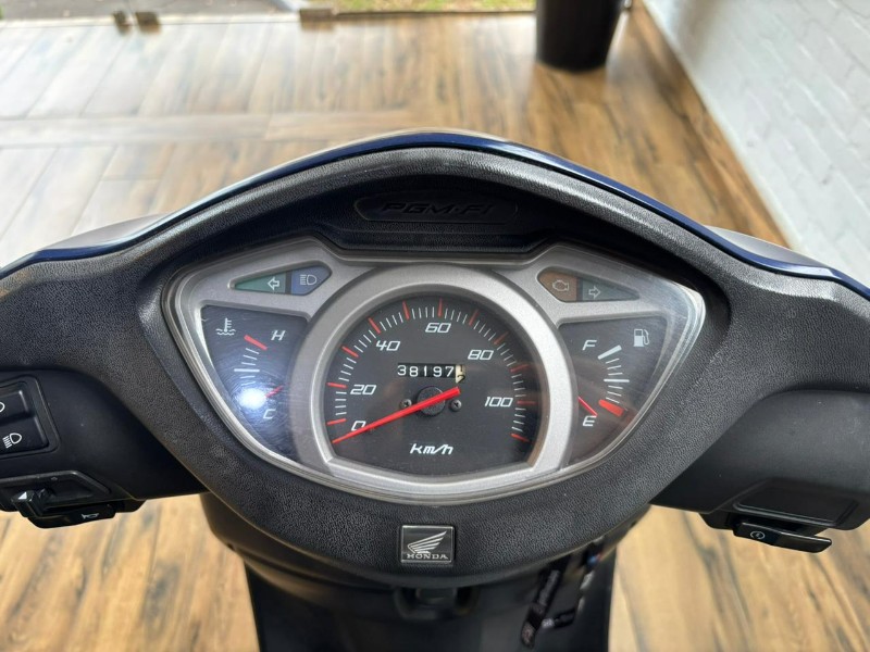HONDA MOTOS LEAD 110 2013/2014 RT 811 VEÍCULOS ARROIO DO MEIO / Carros no Vale
