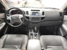 Toyota HILUX CAB.DUPLA SRV 3.0 TB 2013 IDEAL VEÍCULOS LAJEADO / Carros no Vale