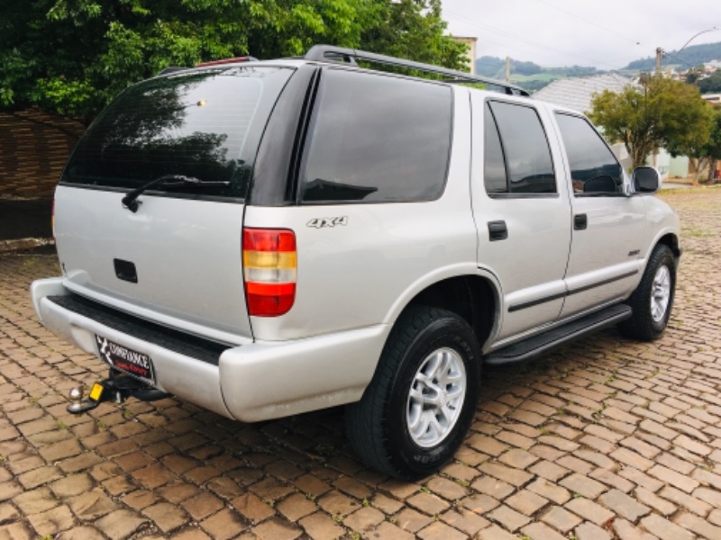 CHEVROLET BLAZER 2.5 DLX 4X4 8V 1999/1999 COMPLETO VEÍCULOS GUAPORÉ / Carros no Vale