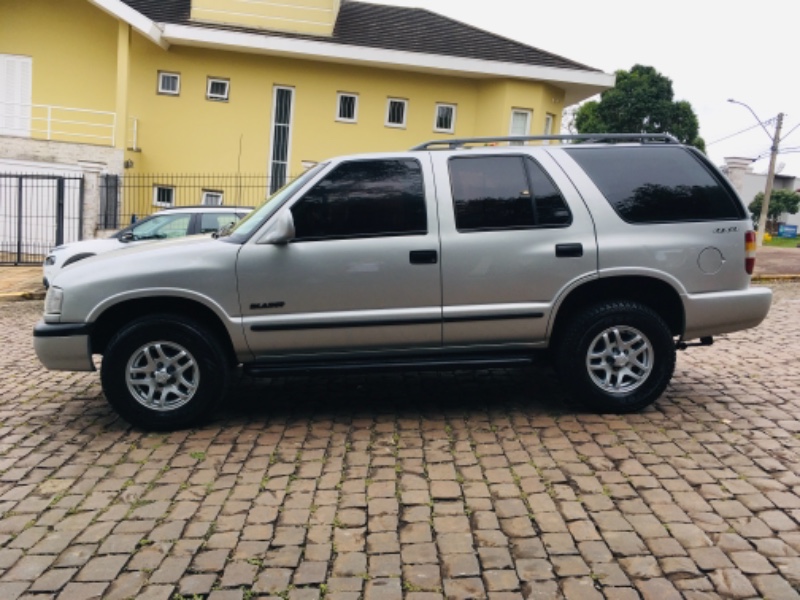 CHEVROLET BLAZER 2.5 DLX 4X4 8V 1999/1999 COMPLETO VEÍCULOS GUAPORÉ / Carros no Vale