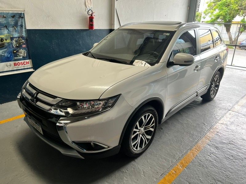 Mitsubishi OUTLANDER COMFORT PACK 2.0 2018 CARSUL VEÍCULOS LAJEADO / Carros no Vale